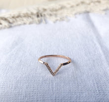 Load image into Gallery viewer, The Thea Diamond Band